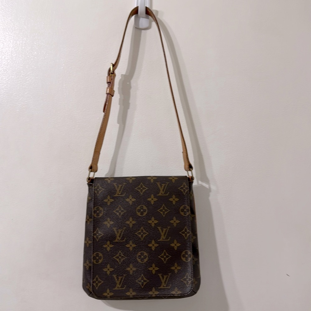 Authentic Louis Vuitton Musette Salsa shoulder Bag - Picture 5 of 16